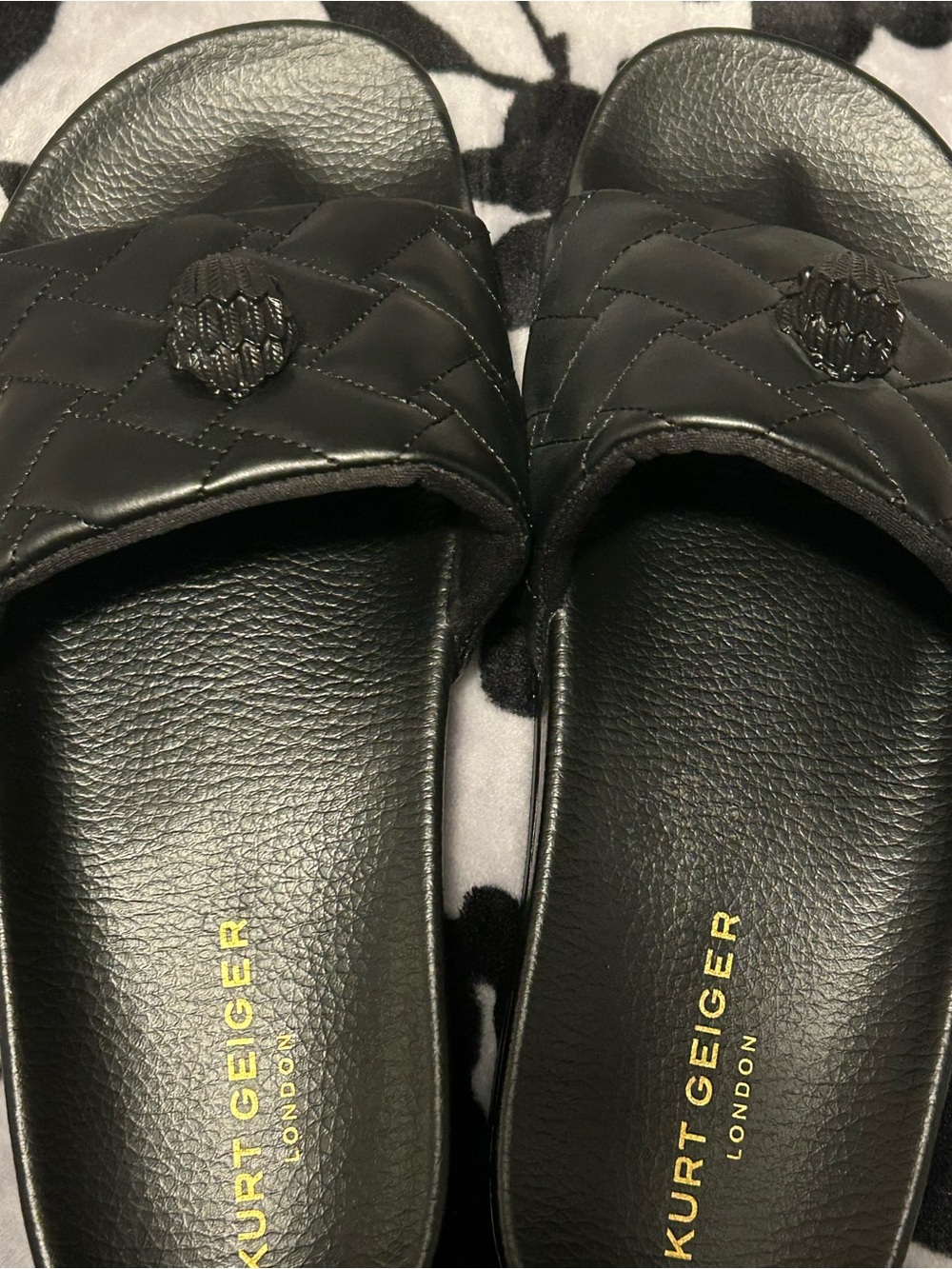 KURT GEIGER LONDON Quilted Meena Slides - Picture 5 of 7